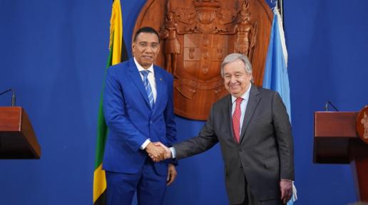 Secretary-General António Guterres (right) and Prime Minister Andrew Holness of Jamaica shaking hands 